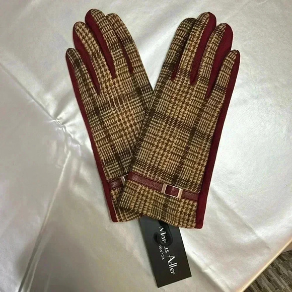 Gloves - Picture 1 of 3